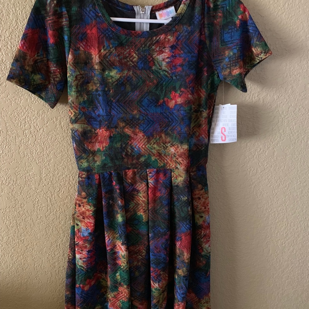 NWT....Lularoe Amelia dress. Size small.